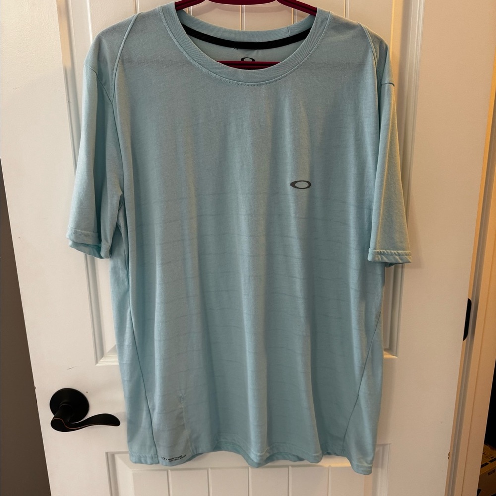 Oakley tshirt